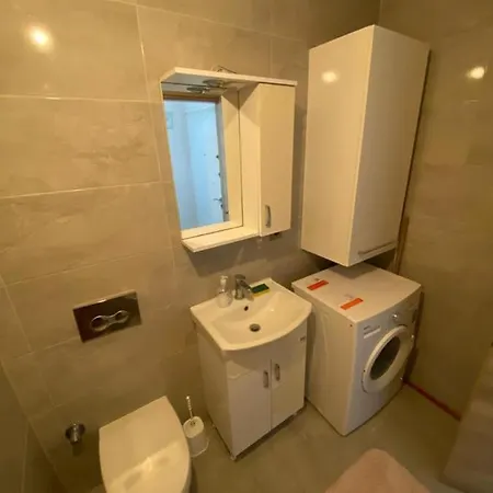 Appartamento Cesme Carsi Icerisinde 1+1 Konforlu Daire