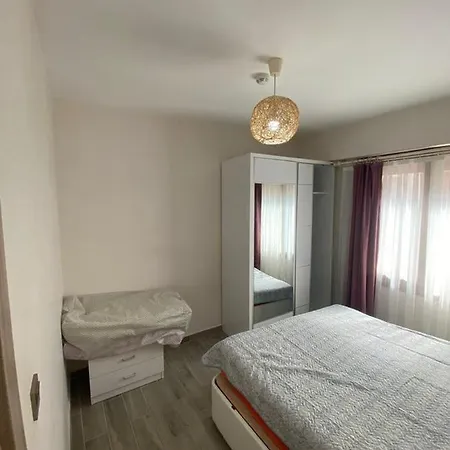 Cesme Carsi Icerisinde 1+1 Konforlu Daire Appartamento